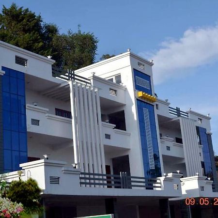 Pine Hill Suites Уті Екстер'єр фото