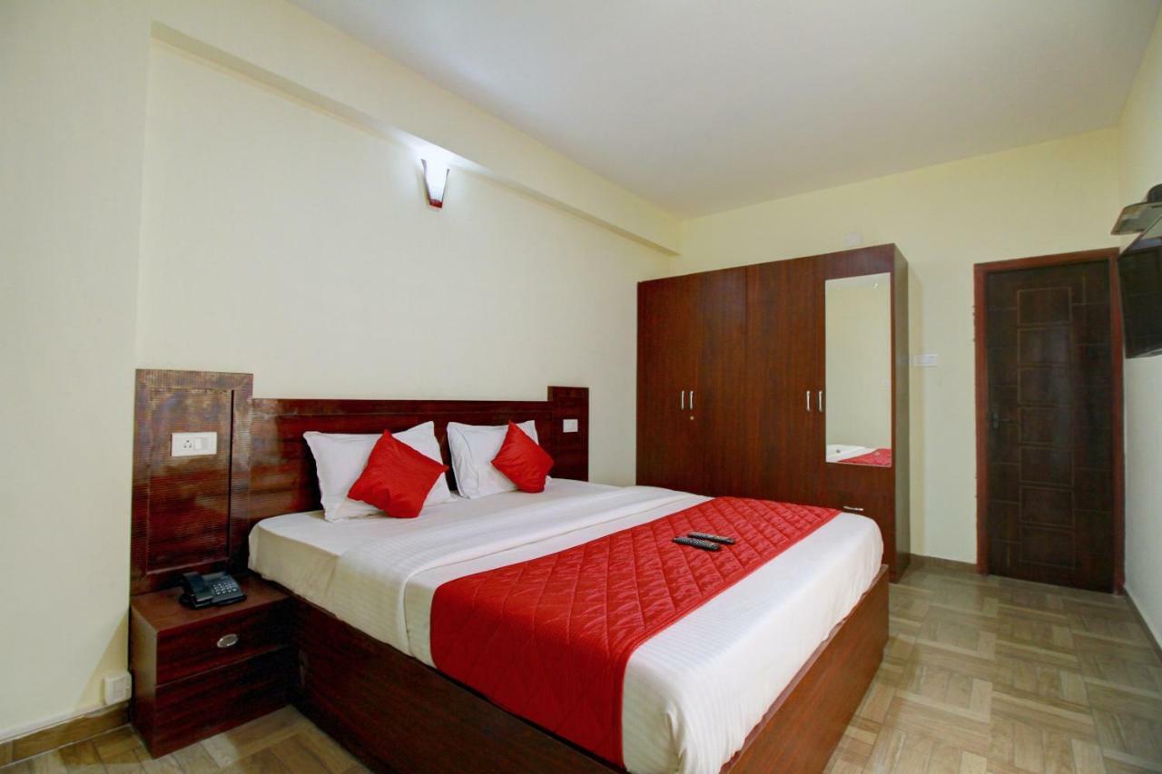 Pine Hill Suites Уті Екстер'єр фото