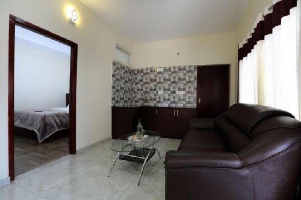 Pine Hill Suites Уті Екстер'єр фото